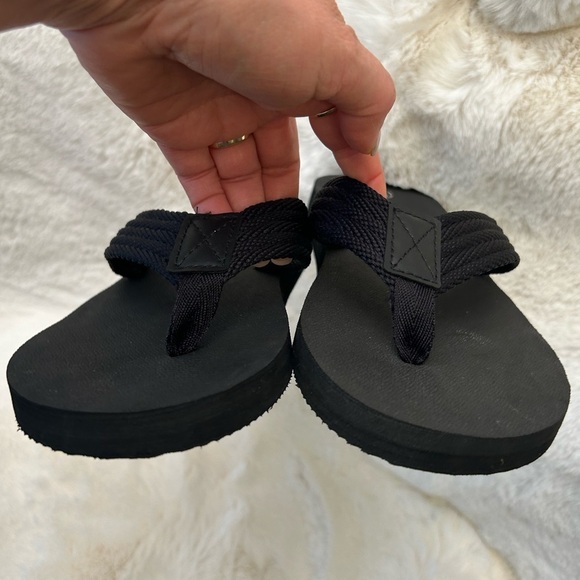 Sole Mates black flip flop Sandals with Classic Thong Design Sz-7.5.  K - Picture 4 of 8